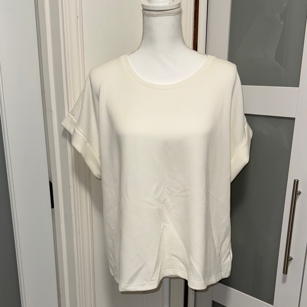 T Tahari Cream Short Sleeve Top